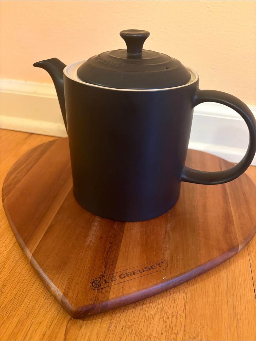 Le Creuset 1.3L Matte Black Teapot with Lid